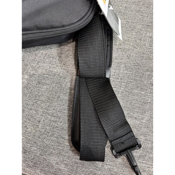 Case Logic Laptop Case Clamshell 18.5" x 3.5" x 15.7" Black Adjustable Strap New - Picture 6 of 6